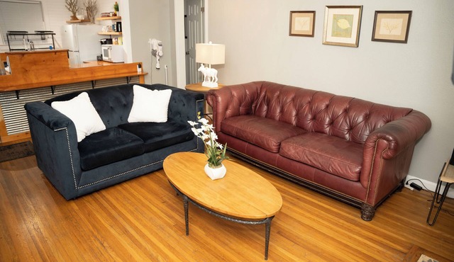 Charming 2-bedroom house in Tulsa near TU and minutes from the Expo & downtown.