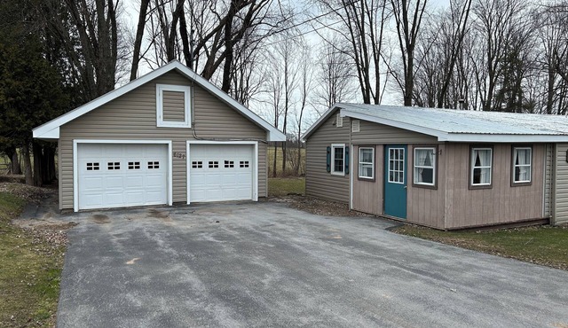 Charming 2-bedroom house in pleasant Turin on snowmobile and atv trail