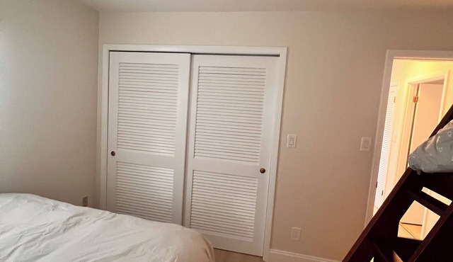 Charming 2-bedroom house in awesome Venice with AC and pool heater