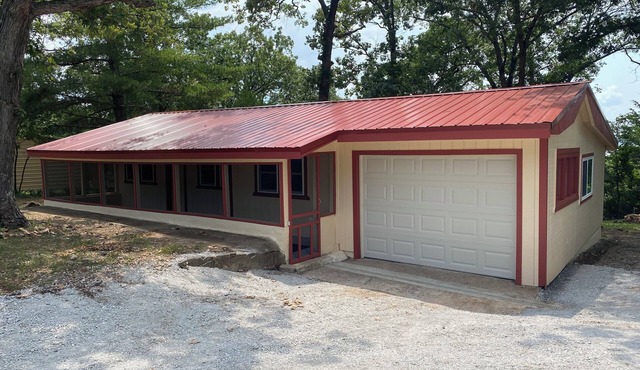 Charming 2-bedroom house with WiFi and AC in Warsaw close to launch ramps