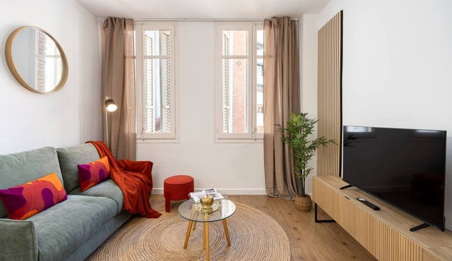Charming 2 bedroom in Trendy Gracia
