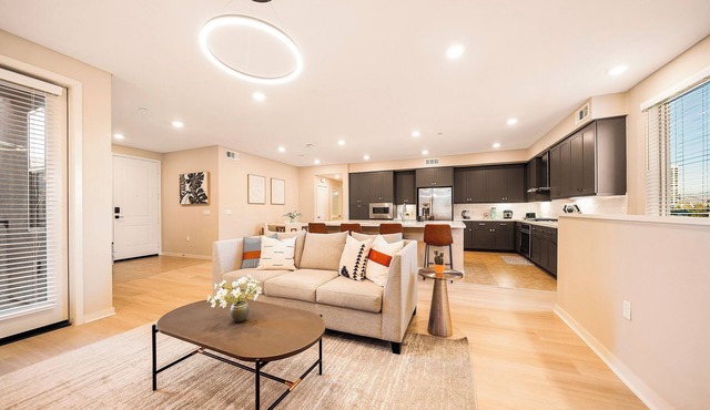 Charming 2-bedroom in Irvine Center