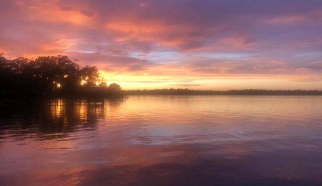 Charming 2-bedroom Lakehouse on Lake Murvaul with WiFi, AC