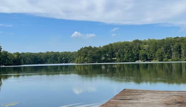 Charming 2-bedroom lakehouse with HVAC in cozy Roxboro
