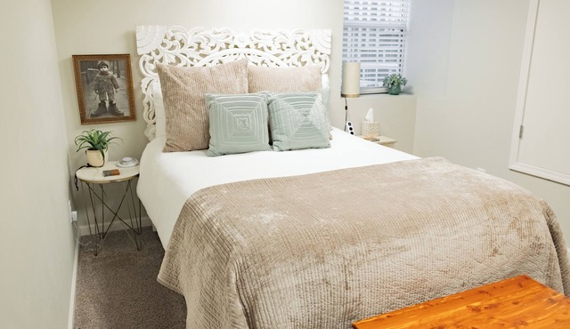 Charming 2 Bedroom - minutes to Samford and UAB!