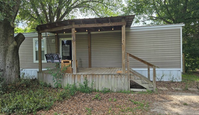 Charming 2-bedroom mobile home on a REAL WORKING FARM!