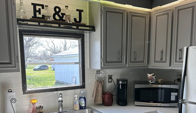 Charming 2-bedroom mobile home with AC and WiFi in Hillsboro