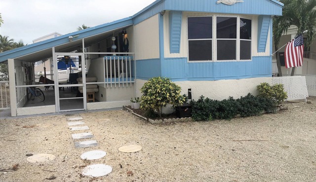 Charming 2-bedroom mobile home with everything you need to enjoy the FL Keys.