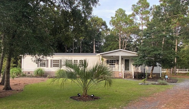 Charming 2-bedroom mobile home with WiFi, AC in awesome Bolivia on Intracoastal