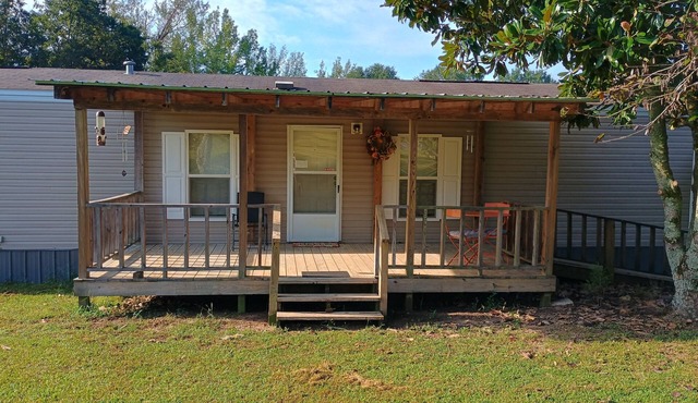 Charming 2-bedroom mobile home in tranquil Langley, AR, with AC