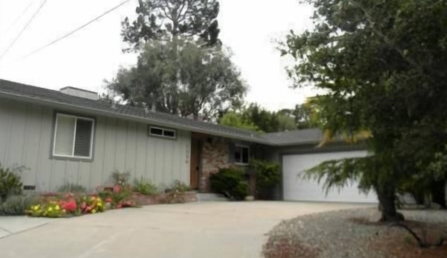 CHARMING 2 BEDROOM MONTEREY HOME NESTLED AMONGST THE TREES 5 MINS FROM THE OCEAN