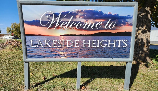 Charming 2-bedroom NEW house with WiFi, AC Pella/Knoxville near Lake Red Rock