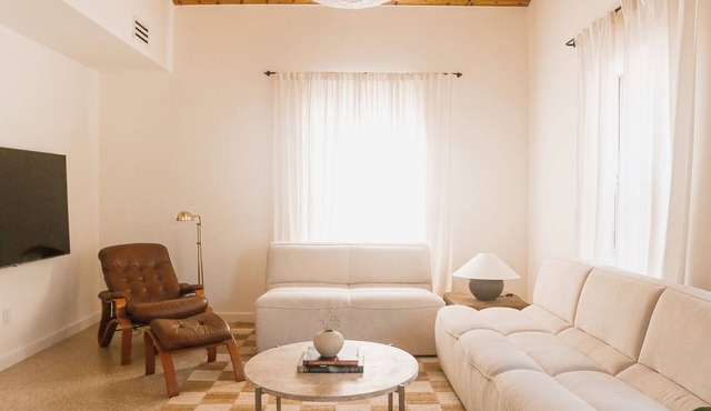 Charming 2-bedroom near Q2 & The Domain