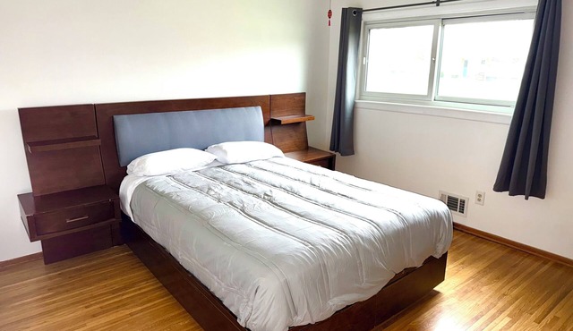 Charming 2-bedroom + office house, safe, quiet, and convenient