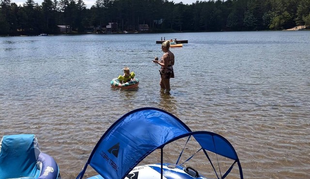 Charming 2-bedroom on Serene Lake Cabin in Greig