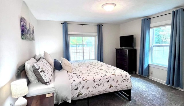 Charming 2-bedroom pet friendly house, close to Weko Beach & Wine Trail