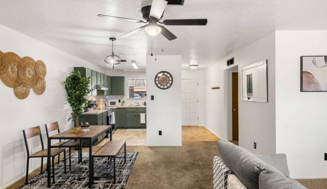 Charming 2 bedroom retreat at the end of the street equipped for any length stay