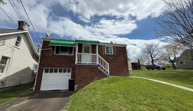 Charming 2-Bedroom Ranch Style Home With Spacious Backyard in Washington PA