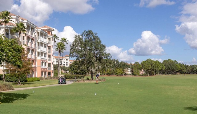 Charming 2-bedroom resort in enchanting Orlando with fitness room, AC