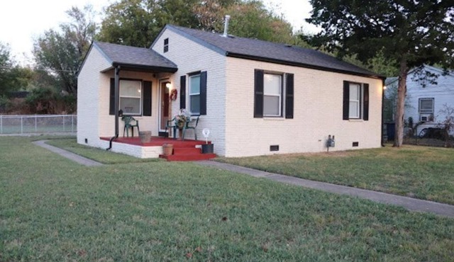 Charming 2 bedroom Retreat minutes from Downtown