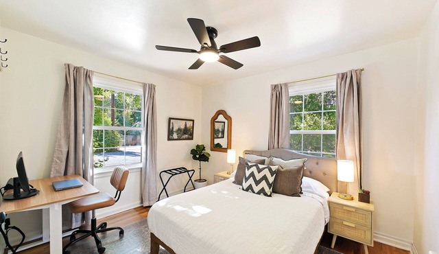 Charming 2-bedroom RIVERWAY COTTAGE in marvelous Boise with AC, WiFi