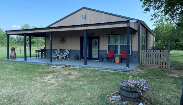 Charming 2-bedroom rural home outside of the city of Pryor Creek