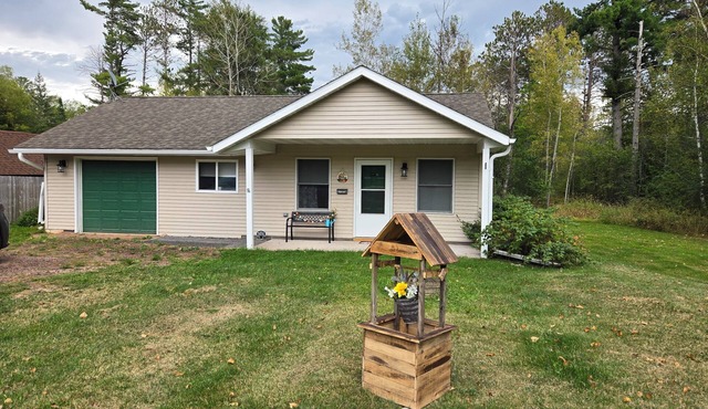 Charming 2-bedroom Rustic House with WiFi, AC and a View in Welcoming Ashland