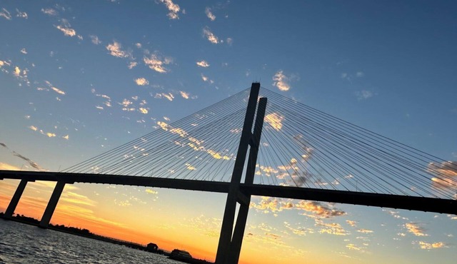 Charming 2-bedroom RV with AC, fitness room, WiFi in Brunswick