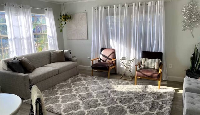 Charming 2-bedroom space in Cocoa Beach close to the beach
