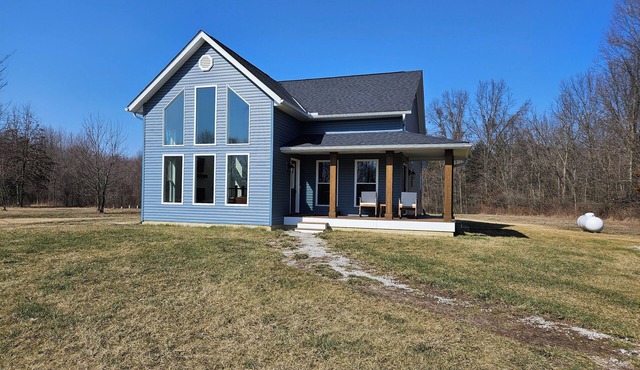 Charming 2-bedroom secluded house in Sunbury with WiFi, AC 7 acres