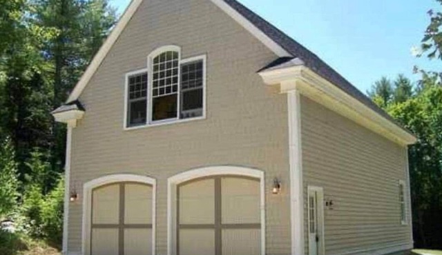 Charming 2-bedroom secluded house yet close to center of Gray and I95