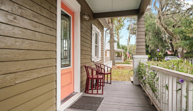 Charming 2-bedroom Shrimper's Cottage Close to Thunderbolt Marina in Savannah