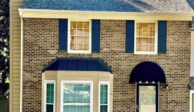 Charming 2-bedroom townhome conveniently located