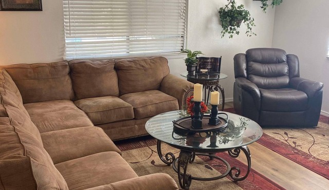Charming 2-bedroom townhouse with WiFi in lovely Farmington