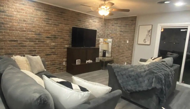 Charming 2-bedroom townhome at centrally located Fort Smith