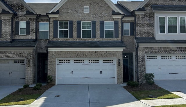 Charming 2-bedroom townhome in Loganville with strong WiFi and AC