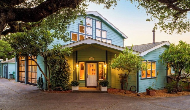 Charming 2-bedroom townhome with WiFi, AC in lovely Sebastopol