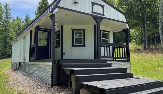 Charming 2-bedroom tiny house secluded in the country