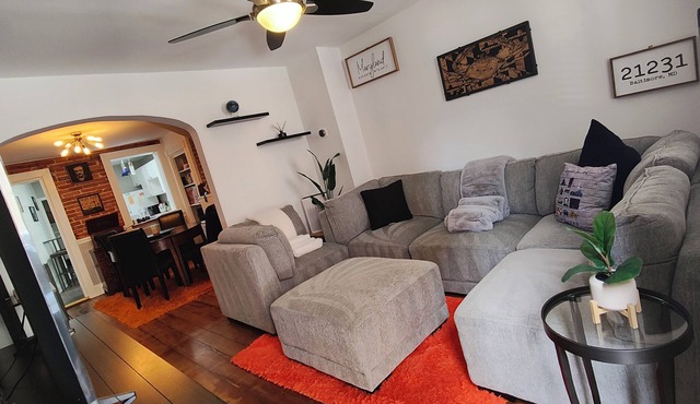 Charming 2-bedroom townhome with WiFi, AC in awesome Fells Point Baltimore