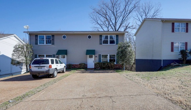 Charming 2-bedroom townhome in vibrant Nashville