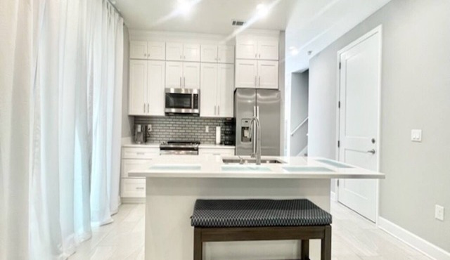 Charming 2-bedroom townhome in peaceful Niceville - room for boat and RV parking