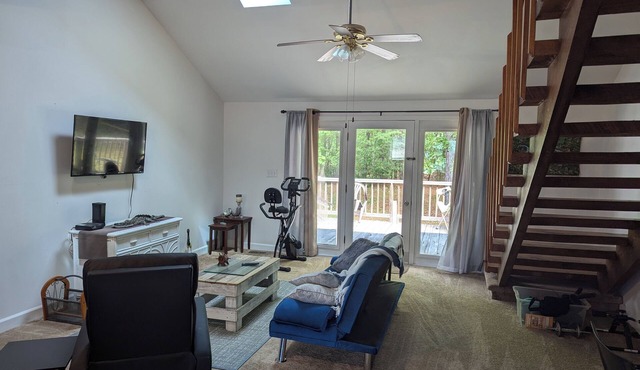 Charming 2-bedroom townhome in Summerton with WiFi and AC