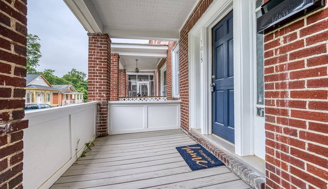 Charming 2-Bedroom Townhome Near The Water, in Wonderful Hopewell