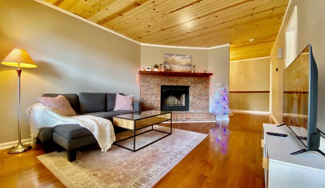 Charming 2-bedroom Townhouse in Kennesaw with Single Floor Layout