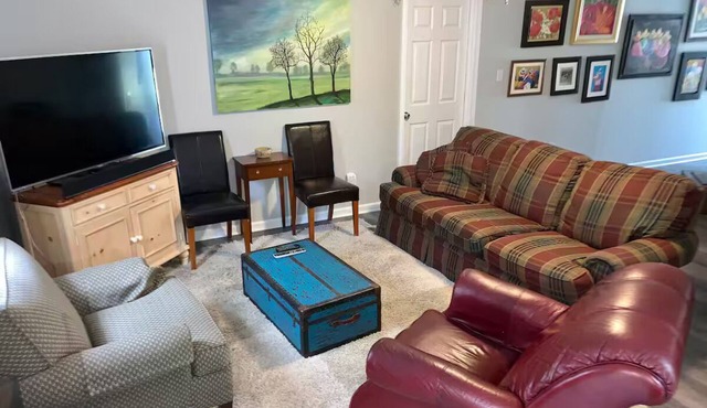 Charming 2-bedroom townhome with High Speed wifi and smart TV’s in Radcliff