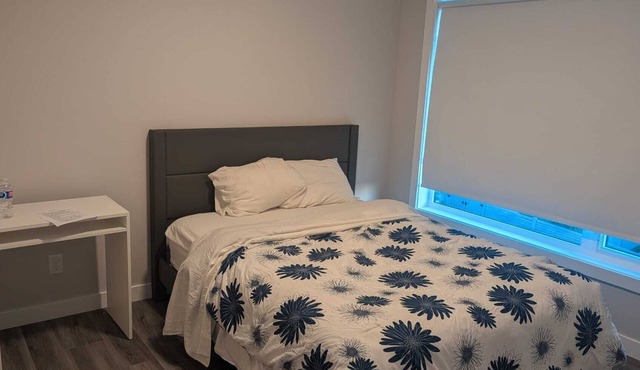 Charming 2-bedroom townhome in marvelous 215 with WiFi, AC