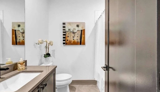 Charming 2-bedroom townhome in Atlanta's top entertainment district