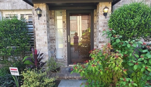 Charming 2 bedroom townhome near NASA