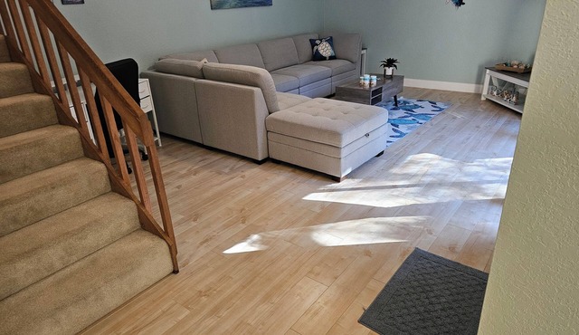 Charming 2-bedroom townhome in delightful Jupiter. Close to beaches and fun.