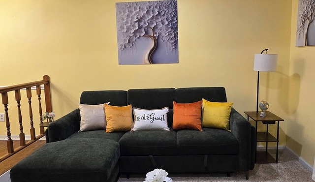 Charming 2-bedroom townhome in welcoming Raleigh with AC